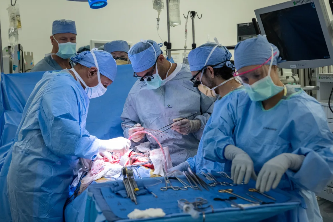 أجراها أطباء بكاليفورنيا.. نجاح أول عملية جراحية لزراعة مثانة بشرية في العالم 